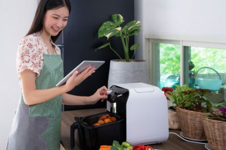 Descubra como a Air Fryer revoluciona sua cozinha, oferecendo sabor e crocância sem comprometer seu consumo energético