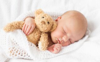 Descubra técnicas eficazes e carinhosas para acalmar um bebê que chora constantemente e traga tranquilidade para sua família hoje