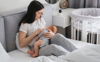 O que é amamentação? Tudo o que você precisa saber sobre os benefícios, técnicas e desafios desse vínculo materno fundamental