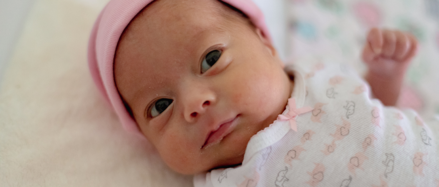 O parto prematuro ocorre antes das 37 semanas de gestação, aumentando riscos para o bebê, como problemas respiratórios e desenvolvimento.
