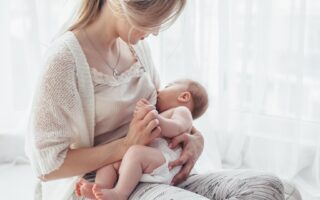 Produção de leite materno: entenda o processo e a explicação. Descubra como a natureza nutre bebês através da lactação materna.