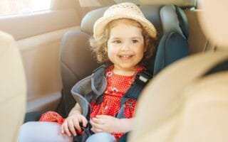 Como escolher uma cadeirinha de bebê segura
