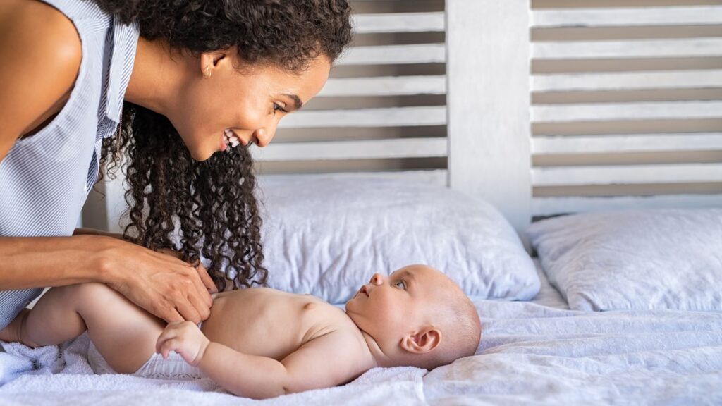 fralda pampers, Cocô Verde em Bebê