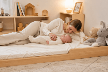 Cama montessoriana ou berço: qual escolher?
