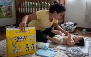 A Fralda Looney Tunes: A Magia dos Personagens que Protege combina diversão e ciência para cuidar da pele delicada do bebê