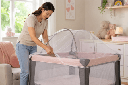 Berço portátil com mosquiteiro é necessário? Entenda quando usar, riscos, segurança do sono e proteção contra insetos.