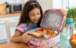 Lancheira saudável: o que evitar na alimentação infantil?
