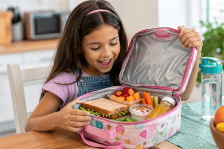 Lancheira saudável: o que evitar na alimentação infantil?