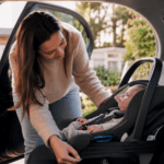 Qual a diferença entre bebê conforto e cadeirinha? Entenda uso, segurança, idade e transição correta.