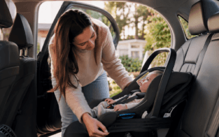 Qual a diferença entre bebê conforto e cadeirinha? Entenda uso, segurança, idade e transição correta.