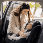 Bebê conforto como saber se o bebê está bem posicionado? Veja sinais de segurança, postura correta, cinto e respiração.