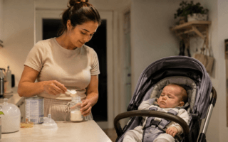 O uso prolongado de fórmula infantil faz mal? Entenda riscos, idade adequada, transição alimentar e quando buscar orientação.