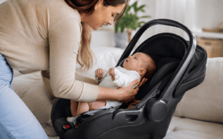 Bebê conforto com estofamento removível é melhor? Entenda higiene, segurança, conforto e cuidados na lavagem.