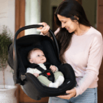 O que significa selo de aprovação no bebê conforto? Entenda certificação, testes e cuidados para o uso seguro.
