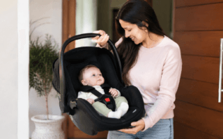 O que significa selo de aprovação no bebê conforto? Entenda certificação, testes e cuidados para o uso seguro.
