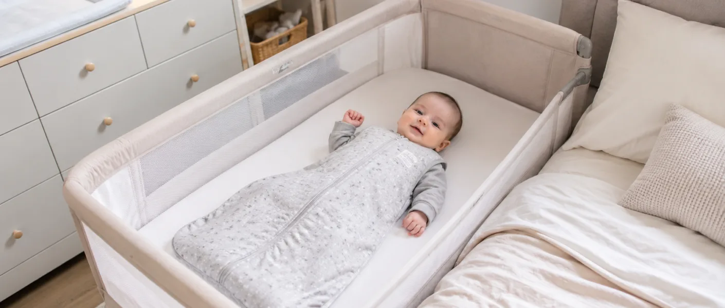 O bebê pode usar saco de dormir no berço acoplado? Sim, desde que seja leve, adequado ao tamanho e usado com sono seguro.