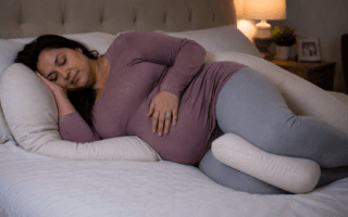 Qual a melhor posição para dormir durante a gestação?