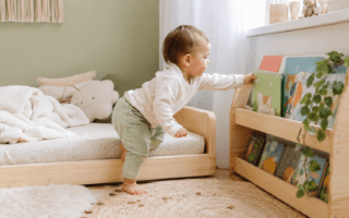 Cama montessoriana é indicada por especialistas? Entenda quando pode fazer sentido, limites, segurança e sono infantil.