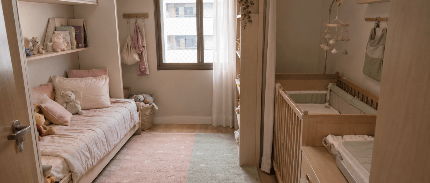 Como organizar um quarto pequeno para dois irmãos de idades diferentes?