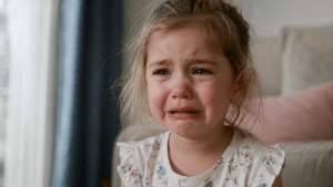 Comportamento difícil pode ser uma forma de a criança pedir atenção? Entenda sinais, causas e como acolher com limites.