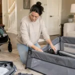 O bebê pode brincar dentro do berço portátil? Veja cuidados com brinquedos, supervisão, sono e desenvolvimento seguro.