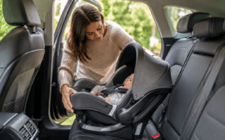 O que observar antes de comprar um bebê conforto? Veja segurança, instalação, tamanho, certificação e limites de uso.