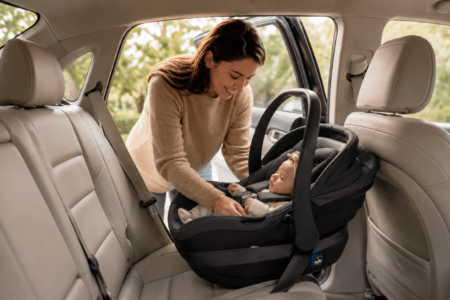 Bebê conforto o que muda entre os modelos? Entenda diferenças de peso, base, instalação, segurança e conforto.